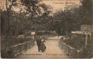 CPA Royat Pont rustique dans le Parc (1235108)