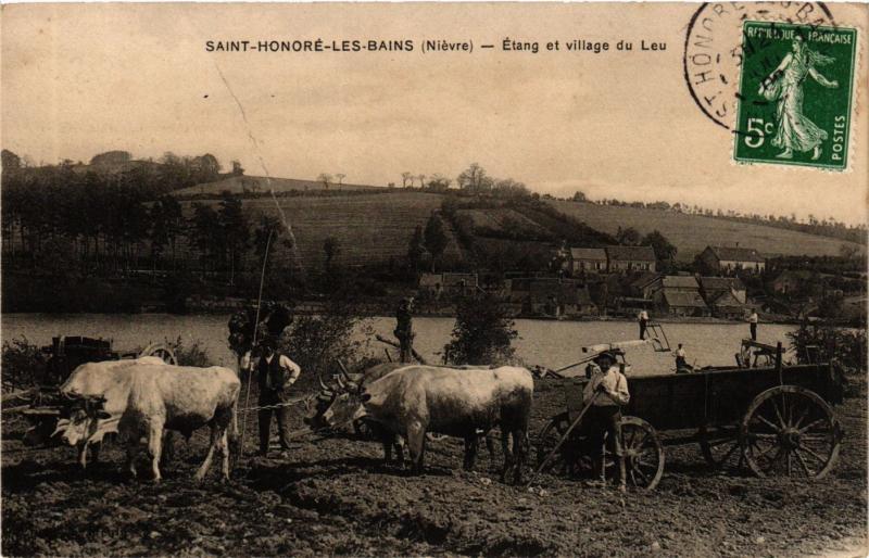 CPA St-HONORÉ-les-BAINS Étang et village du Leu (421241)