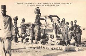 B91677 niger africa the well notice the notches types folklore