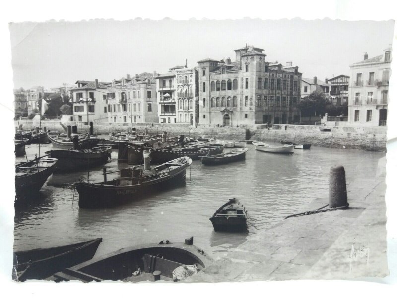 Le Port et la Maison de l'infante St Jean de Luz  France Vintage RP Postcard