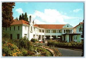 New Zealand Postcard Waitomo Tourist Hotel at the Waitomo Caves c1960's