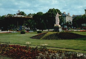 Postcard Les Merveilles Du Val De Loire Angers Maine-Et-Loire Le Jardin France