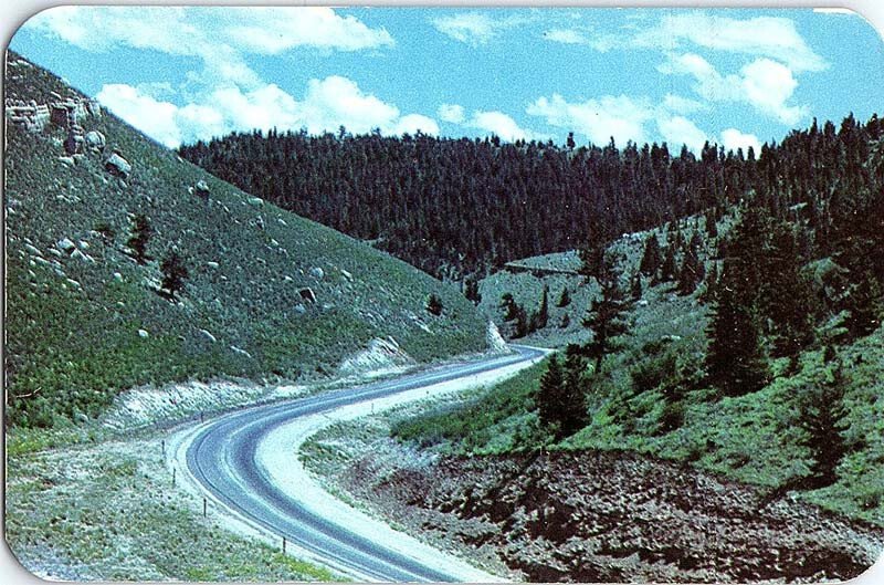 Postcard HIGHWAY SCENE Between Cheyenne & Laramie Wyoming WY AJ3399