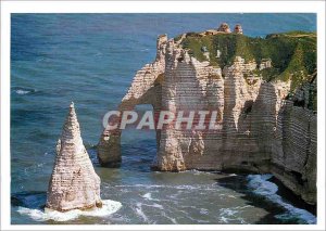 'Postcard Modern Etretat Seine Maritime L''Aiguille the Porte d''Aval beach a...