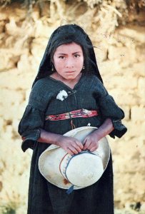 VINTAGE CONTINENTAL SIZE POSTCARD NINA CAMPESINA (YOUNG GIRL) BOLIVIA