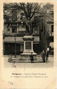 CPA PÉRIGUEUX Statue du Général Daumesuil né a PÉRIGUEUX en 1776 mort (297335)