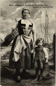 CPA Femme et Enfant de Marin pecheur Region de CONCARNEAU (253192)