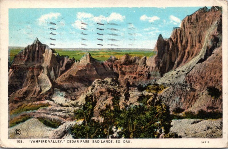 Postcard SD Bad Lands National Monument - Vampire Valley - Cedar Pass