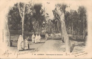 Algeria Algerie Mauresques au Cimetiere Cemetery Vintage Postcard 07.17