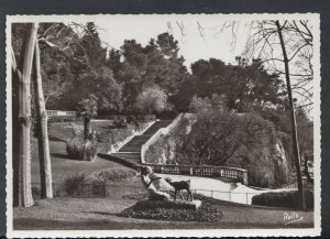 France Postcard - Nimes (Gard) - Le Jardin De La Fontaine Avec La Jeune RR5792