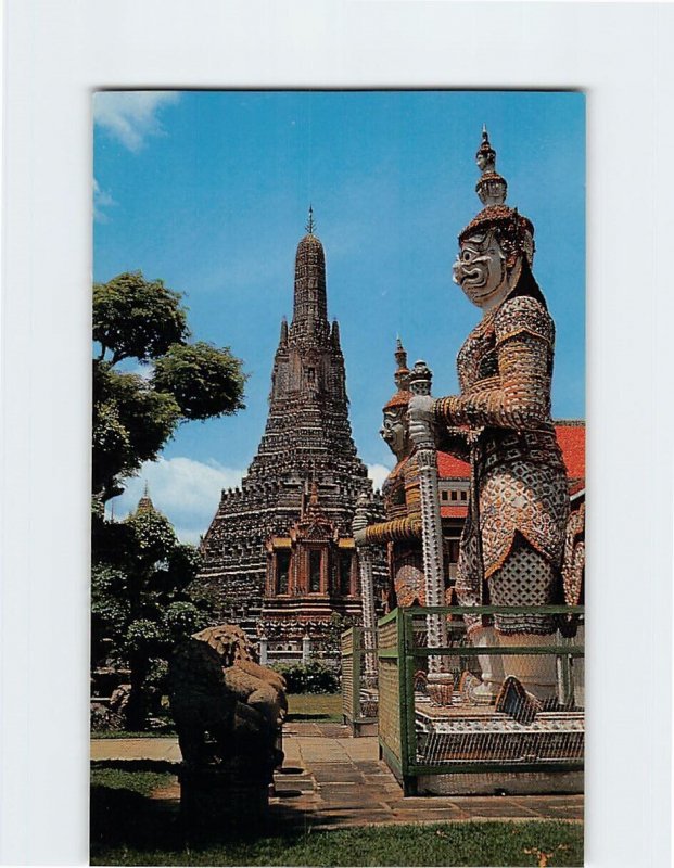 Postcard Giant guardians of the wat Arun (Temple of Dawn), Bangkok, Thailand
