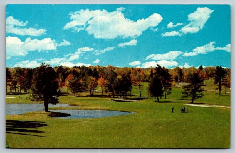 Kiamesha lake  New York  The Concord Hotel  Golf Course    Postcard