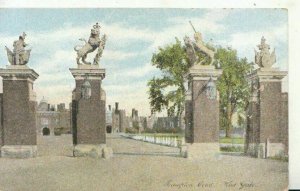 Middlesex Postcard - Hampton Court Palace - West Gate - TZ11147