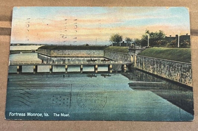 VINTAGE .01 POSTCARD 1907 USED - THE MOAT, FORTRESS MONROE, VIRGINIA