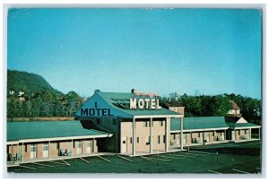 c1960's Parking View, Rip Van Winkle Motel, New Haven Connecticut CT Postcard