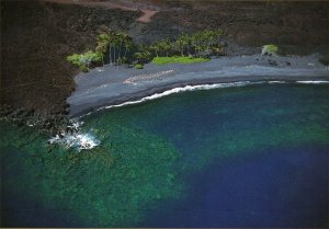 CONTINENTAL SIZE POSTCARD LUAHINEWAI POND AND BLACK SAND BEACH NORTH KONA HAWAII