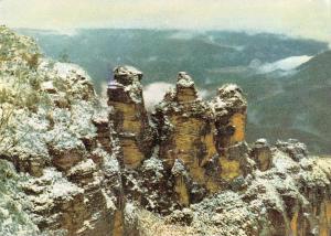 BR102017 snow on the three sisters at katoomba blue mountains nsw   australia