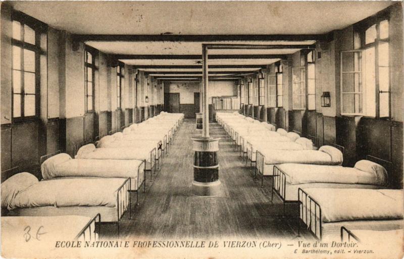 CPA VIERZON - École Nationale Professionnelle - Vue d'un Dortoir (634212)