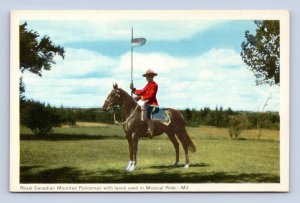 Royal Canadian Mounted Policeman Mountie Canada  UNP WB Postcard L13