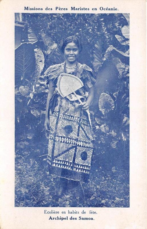 B84871 ecoliere en habits de fete types folklore   oceania samoa 