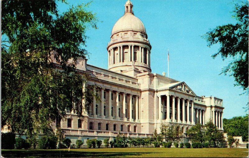 Front State Capitol Building Frankfort Kentucky KY US Flag Vintage Postcard UNP 