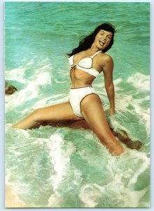 BETTIE PAGE Risque BATHING BEAUTY PINUP Repro Bunny Yeager 4½x6½ Postcard 1996