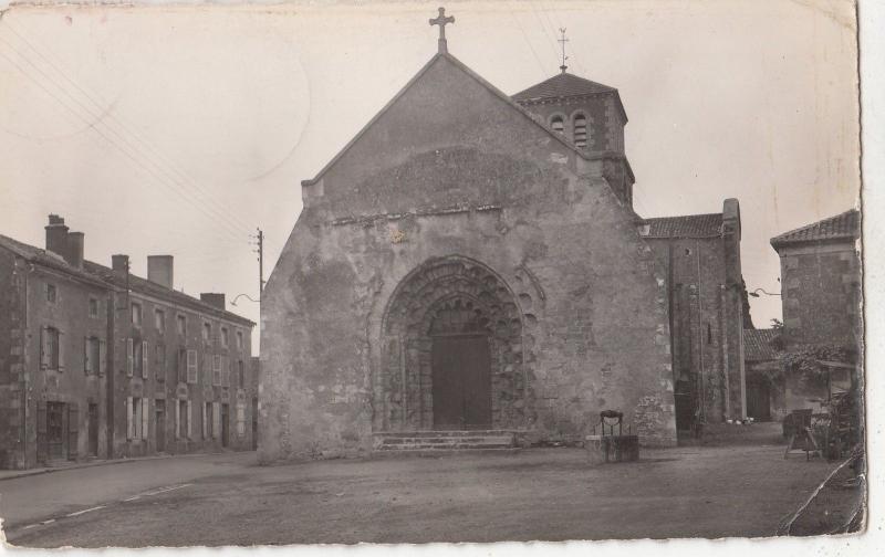 BF26434 l isle jourdain l eglise romaine de saint paixe  france front/back image