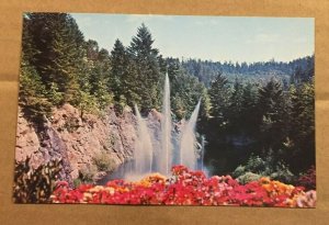 VINTAGE UNUSED POSTCARD - THE FOUNTAIN, BUTCHART GARDENS, VICTORIA, B.C., CANADA