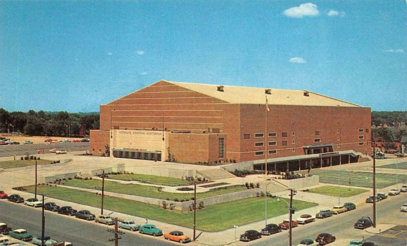 DES MOINES, Iowa IA   VETERANS MEMORIAL AUDITORIUM   50's Cars  Chrome Postcard