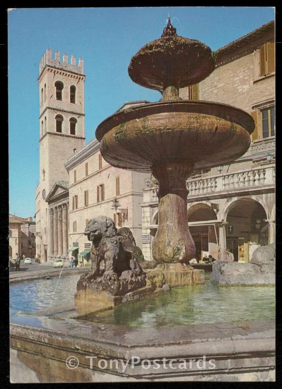 Assisi- Piazza del Comune e Tempio Minverva