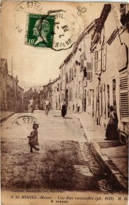 CPA Saint Mihiel-Une Rue camouflée (184060)