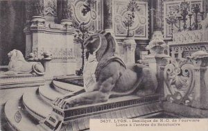 France Lyon Basilique de Notre Dame Lions a l'entree de Sanctuaire