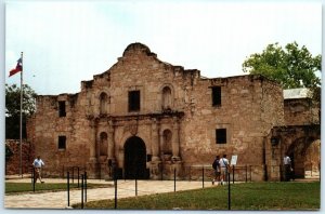 Postcard - The Alamo Mission - San Antonio, Texas