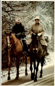 UK The Queen Elizabeth Riding in the Snow Sovereign Series Postcard W20