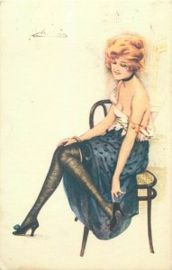 Suzanne Meunier - The lady adjusts her shoe - The Parisian's Bath c.1916