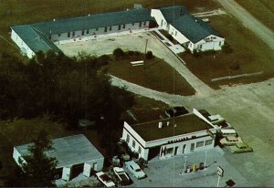 1950s TRAER IOWA LONE PINE MOTEL AERIAL VIEW US 63 D. WHANNEL POSTCARD P1097