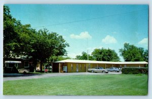 Abilene Kansas KS Postcard E&M Motel Off Highway Exterior Building c1960 Vintage