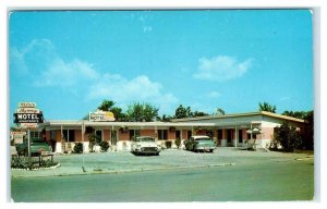 ST PETERSBURG, FL ~ SKY WAY MOTEL & Apartments c1950s Cars Roadside Postcard