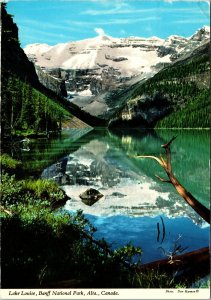 VINTAGE CONTINENTAL SIZE POSTCARD LAKE LOUISE REFLECTING MOUNTAINS BANFF CANADA