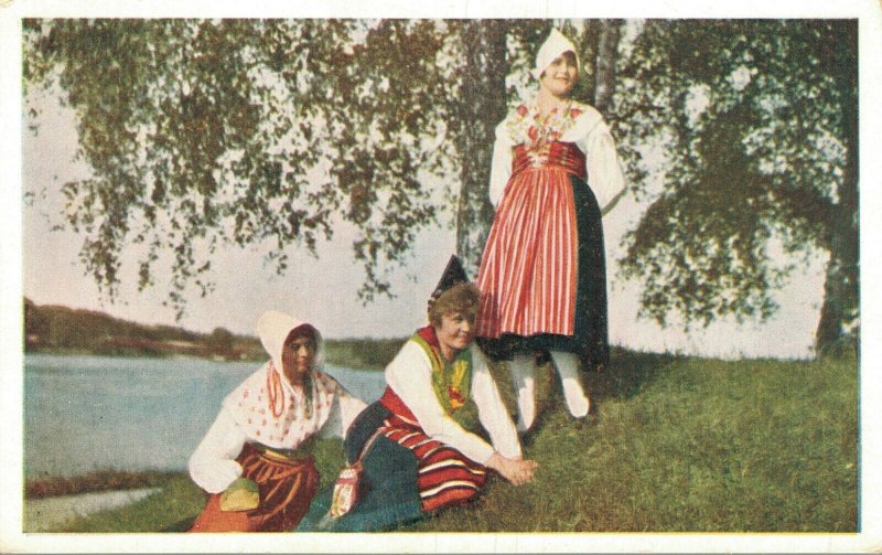 Sweden Swedish National Costumes Vintage Postcard 06.84