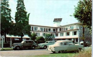 VICTORIA, BC Canada   EMBASSY COURT Motel  c1950s Cars   Roadside   Postcard