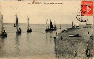 CPA Le CROTOY - Rentrée des barques au port (514696)