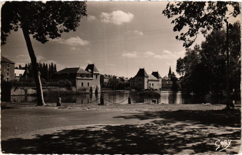 CPA La FLECHE Un jolic coin sur le Loir (390909)