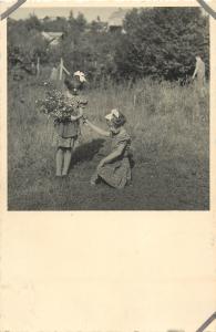 Austria social history 1940s photo postcard two little girls snapshot foto