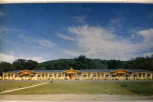 Unused pre-1970 VERMONTER MOTEL Barre & Montpelier Vermont VT postcard y2803