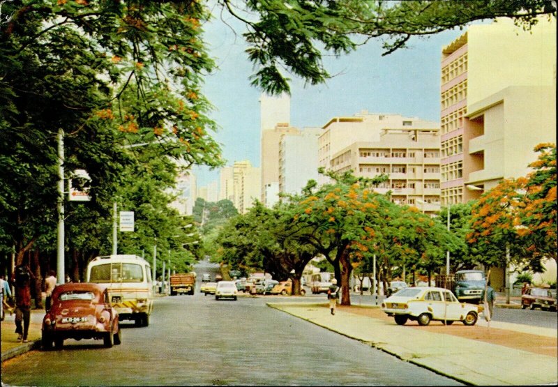 MIN0018 mozambique maputo partial view of 24th of july avenue old cars truck 