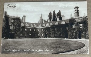 VINTAGE POSTCARD UNUSED - CHRIST'S COLLEGE, FIRST COURT, CAMBRIDGE, ENGLAND