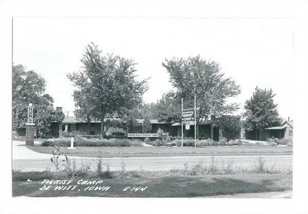 LP60     Roadside Tourist Camp, De Witt, Iowa,   postcard,  