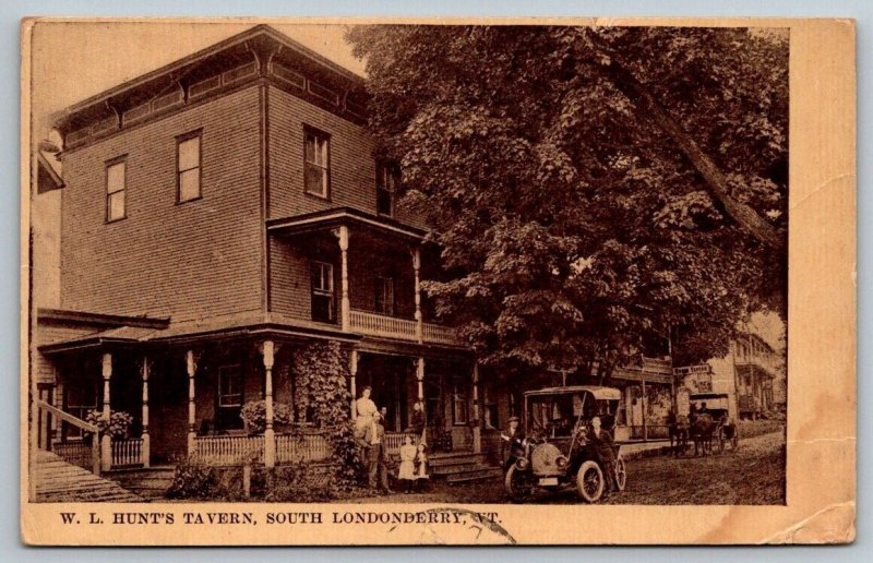 W. L. Hunt's Tavern  South Londonderry  Vermont    Postcard  1911