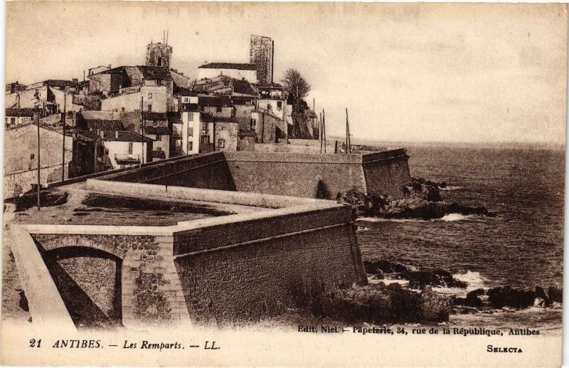 CPA ANTIBES - Les remparts (191427)